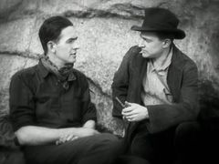 쿠퍼(오른쪽)가 1925년 영화 풀의 한 장면에서 어니스트 슈드삭과 함께 찍은 사진.