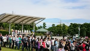애니메이션 배경지를 방문하는 것을 ``성지순례라고 하며, 오아라이는 ``걸즈 & 판처의 성지로 유명하다.
