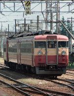 토야마 지방 철도로 들어가는 475계 급행 "다테야마"(1982년 토야마역)