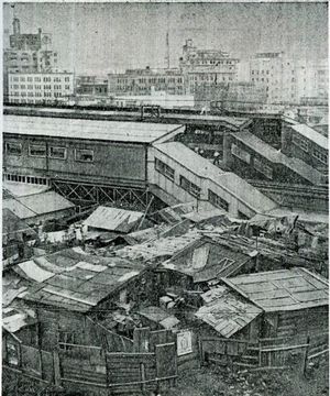 1953년(쇼와 28년) 국철 모토마치역과 북쪽의 바락. 뒤쪽은 산노미야 빌딩가.