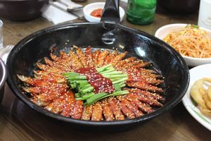 돌고기 (납작납작하게 튀긴 민물고기)