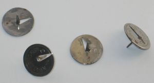 머리에서 잘라낸 핀으로 형성된 핀 디자인