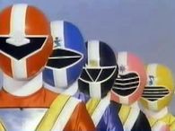 변신한 파이브맨: (왼쪽부터) 가쿠, 켄, 후미야, 카즈미, 레미