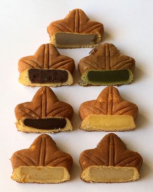 다양한 소를 넣은 모미지 만주