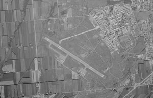 구 오비히로 공항의 흑백 항공 사진 (1974년 촬영)국토교통성 국토지리원 [https://mapps.gsi.go.jp/ 지도・항공 사진 열람 서비스]의 항공 사진을 기반으로 작성