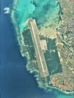 시모지시마 공항 부근의 항공 사진.2019년 1월 30일 촬영.국토교통성 국토지리원 지도・항공 사진 열람 서비스의 항공 사진을 기반으로 제작