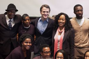 짐 트루-프로스트 (가운데) 와 (왼쪽부터) 도니 앤드류스, 프란 보이드, 소냐 손, 제이미 헥터, (앙드레 로요는 아래 줄에 있음)