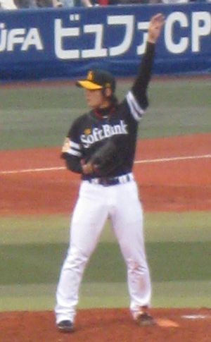 투구 전, 팔을 머리 위로 올리는 동작