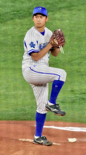 2022년 8월 30일, 요코하마 스타디움에서. 2021년부터 양말을 보이게 하는 올드 스타일로 변경했다.