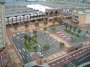 동쪽 출입구 상공에서 본 사세보 역