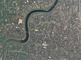 시청이 있는 구 세타카정 중심부 주변의 항공 사진. 2008년 5월 3일 촬영한 3장을 합성하여 제작. 국토교통성 국토지리원 [https://mapps.gsi.go.jp/ 지도·항공 사진 열람 서비스]의 항공 사진을 기반으로 제작.