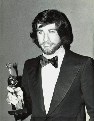 존 트라볼타가 '월드 필름 페이보릿' 특별 골든 글로브상을 수상했는데, 그는 제인 폰다와 함께 이 상을 받았다.