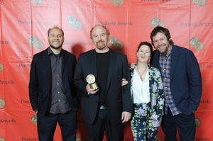 버논 채트먼, 루이 C.K, M. 블레어 브레어드, 데이브 베키, 루이의 제작진이 피바디상을 수상했다.