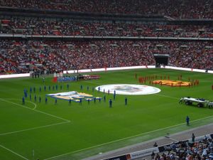 애국가(God Save the King)를 부르기 위해 정렬한 두 팀