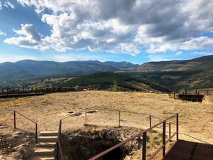 카탈루냐 내전에서 프랑스군에 의해 파괴된 리비아 성 유적