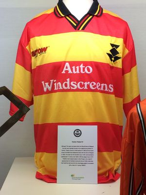 햄던 파크에 있는 스코틀랜드 축구 박물관에 전시된 파틱 시슬 홈 유니폼.