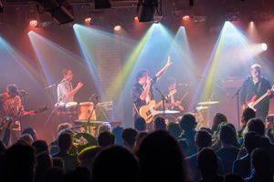 2022년 12월 8일 목요일 파리 라 마로키느리에서 미셸 블레이즈와 함께한 타히티 80