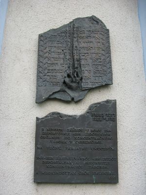 제2차 세계 대전 중 사망한 노베잠키 출신 유대인 기념 명판