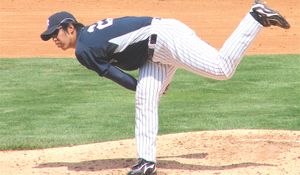 뉴욕 양키스에서 투구하는 이가와 게이