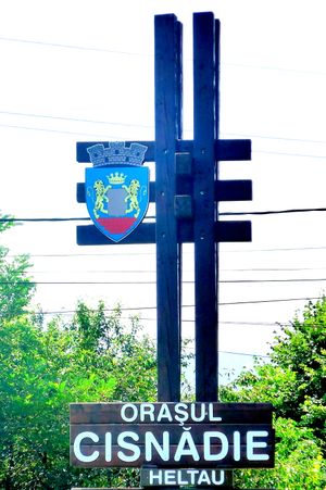 Heltau}}) 치스나디에 입구