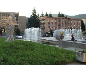 딜리잔 시청 중앙 광장