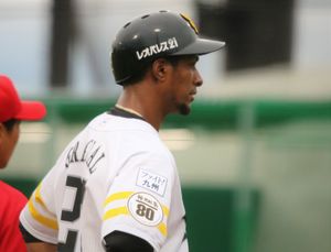 유리스벨 그라시알이 일본 시리즈 최우수 선수상을 수상했다.