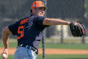 맷 무어는 7이닝 동안 요미우리 타선을 무안타로 막았다.