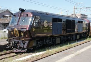 2013년 9월, 큐슈의 세븐 스타즈 인 큐슈 7000호 DF200형 디젤 기관차