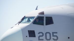 시야 확보를 위해 설치된 창문.(C-2)