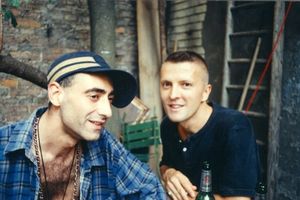 D.A.F. (왼쪽 델가도-로페스, 오른쪽 괴를)