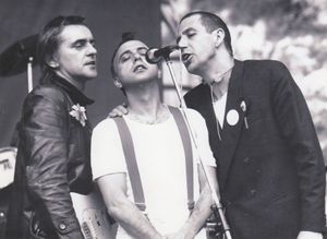 1982년 트리오(Trio)와 함께 있는 크라빙켈(왼쪽)