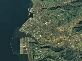 다루미즈시 중심부 주변의 항공 사진 (2008년 11월 5일 촬영). 국토교통성 국토지리원 [https://mapps.gsi.go.jp/ 지도・항공 사진 열람 서비스]의 항공 사진을 바탕으로 작성.