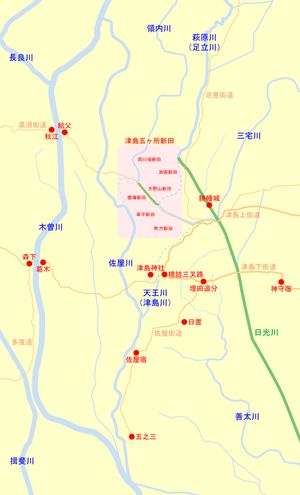 에도 시대 말경의 덴노가와 주변의 위치 관계도. 파선은 에도 시대 초기경의 옛 하천, 녹색선・녹색 글자는 개삭・변경 후의 신 하천. 주황색선・주황색 글자는 주요 가도, 적색 글자는 주요 지명 등.