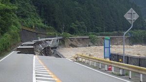 노면이 붕괴된 곳. 2020년 7월 23일 촬영。