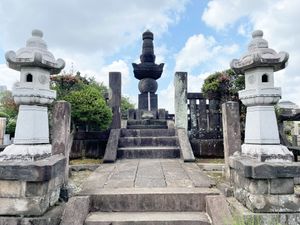 도쿄 전통원에 있는 묘 (2023)