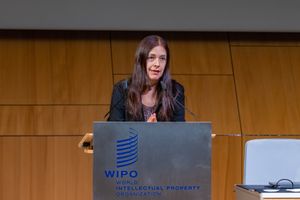 로산나 디아즈 코스타, "줄리어스를 위한 세계 / 줄리어스를 위한 세계" 감독이 2023년 세계 지식 재산의 날을 기념하기 위한 WIPO의 "영화 산업: 여성의 관점" 행사에서 연설하고 있다.