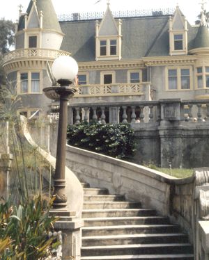 이 영화는 캘리포니아 레드랜즈에 있는 킴벌리 크레스트 저택에서 현지 촬영되었다.