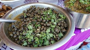 Ghonghi, 신선한 물 달팽이는 타루족에게 인기가 많다