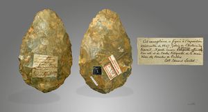 주먹도끼 - 1867년 만국 박람회에 전시된 멩슈쿠르-레-아브빌의 주먹도끼 – 툴루즈 박물관