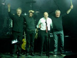 2008년 재결성 라인업 (2011년 10월)