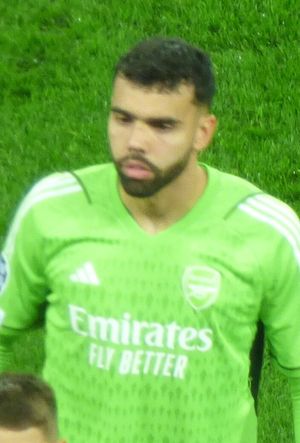 다비드 라야는 아스널에서 16번의 무실점 경기를 기록하며 첫 번째 프리미어리그 골든 글러브를 수상했다.