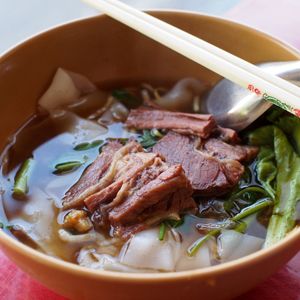 꾸아이띠여우 느아 뿌어이, 태국 소고기 국수