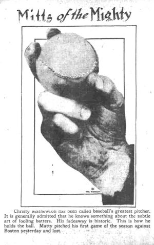 시카고의 The Day Book에 실린 컷 패스트볼 그립. 이 투구는 크리스티 매튜슨의 것으로 알려졌다.
