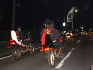 밤에 질주하는 폭주족