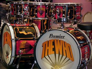 프리미어가 제작한 "Pictures of Lily" 드럼 키트 복제품. (1967년~1969년 사용)