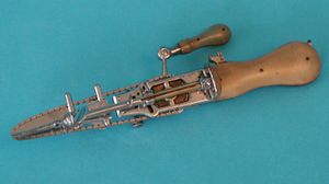 역사적인 골절 절단기, 의료용 뼈 체인톱