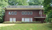 1920년대에 브루노 파울이 바우하우스 양식으로 건설한 플랑게 저택