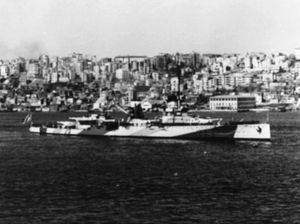 1946년 촬영된 야우즈. 위장 도색이 되어 있다.