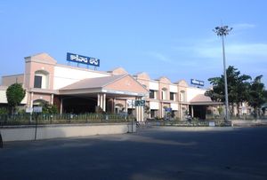 카키나다 타운 역의 주요 입구