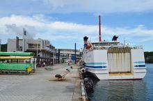 고노우라항에 정박 중인 페리 지쿠시